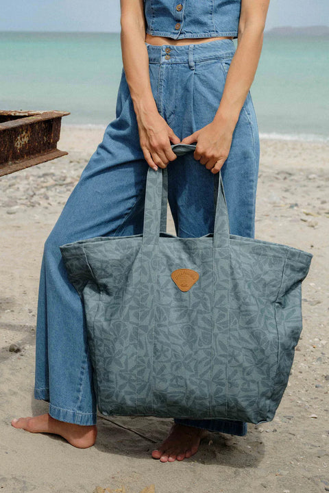 Billabong Poppins Playa - Slate Blue- Front on the beach