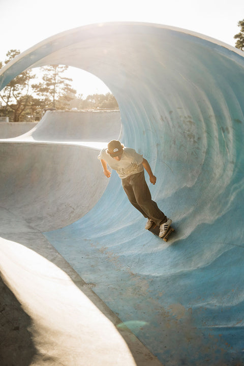 Moment Surf Shack Organic Tee - Dolphin - Skating through the wave