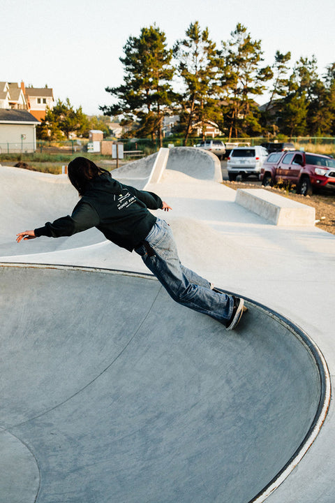 Moment Women's Board Stack Pullover Hoodie - Pine Green - Skating 2