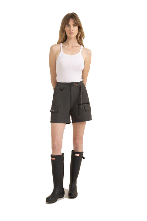 Roark Canyon Short - Nero- Font on model