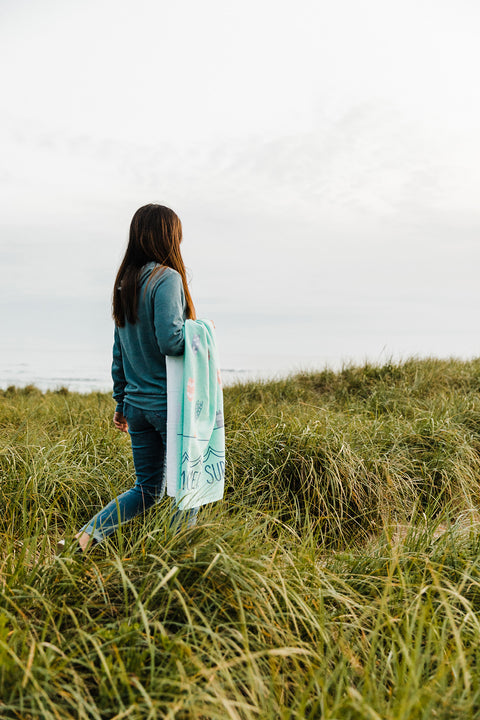 Moment School Of Fish Towel - Seafoam