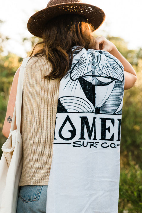 Moment Sea Lion Towel - Gray