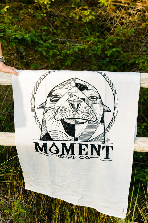 Moment Sea Lion Towel - Gray