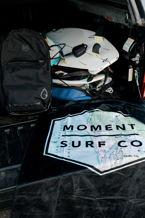 Moment Boxed Topo Logo Towel - Black