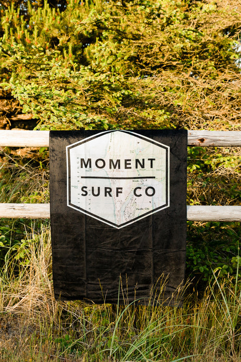 Moment Boxed Topo Logo Towel - Black