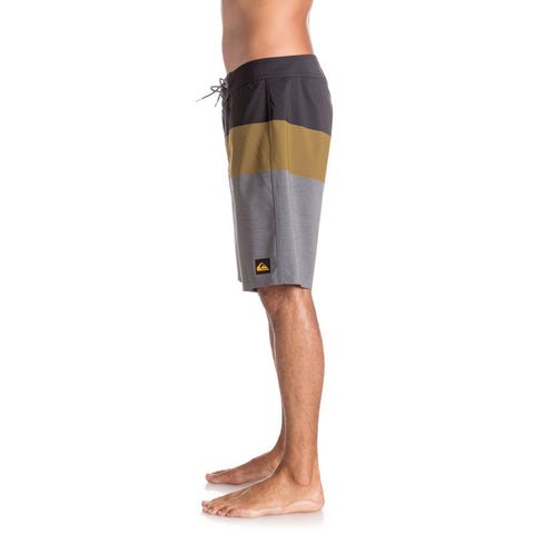 Quiksilver Blocked Vee 20" Boardshort - Black