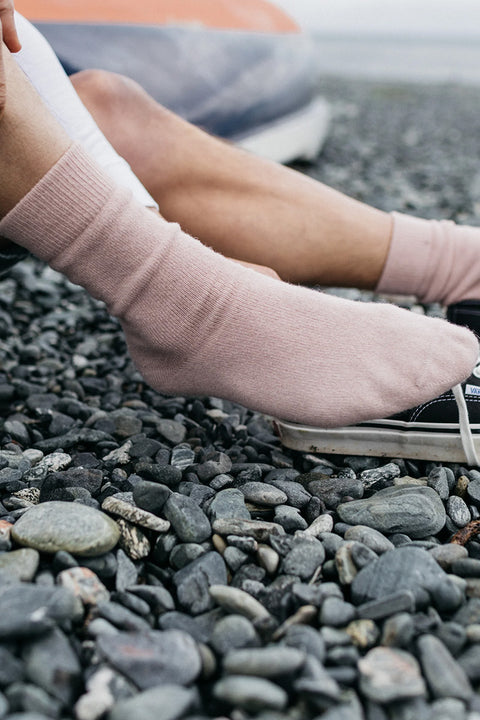 Finisterre Classic Sock - Pink Smoke- On foot