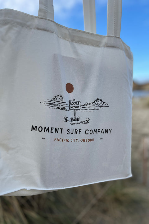 Moment Locals Mostly Canvas Tote - Closuep