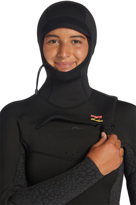 Billabong Women's Synergy 5/4 Hooded Chest Zip Wetsuit - Wild Black - Chest Zip Closeup
