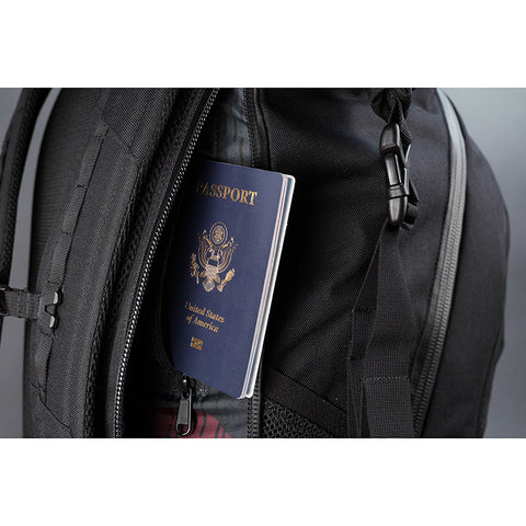 Moment Discovery Division Adventure Pack - Passport Stash