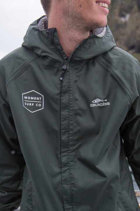 Moment Discovery Division Grundens  Rain Jacket - Green