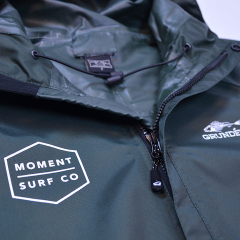 Moment Discovery Division Grundens  Rain Jacket - Green